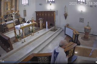 Półnagi mężczyzna przerwał mszę. Krzyczał, był agresywny