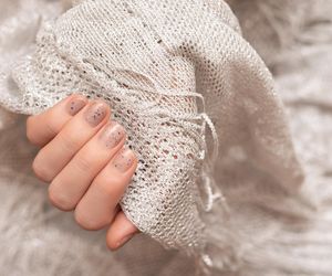 Cappuccino, biszkopt, karmel, czekolada. Najmodniejsze kolory na paznokciach przywodzą na myśl apetyczne desery!