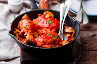Kurczak á la Marengo: jak zrobić kurczaka w pomidorach z pieczarkami i oliwkami [Smaczna Historia]