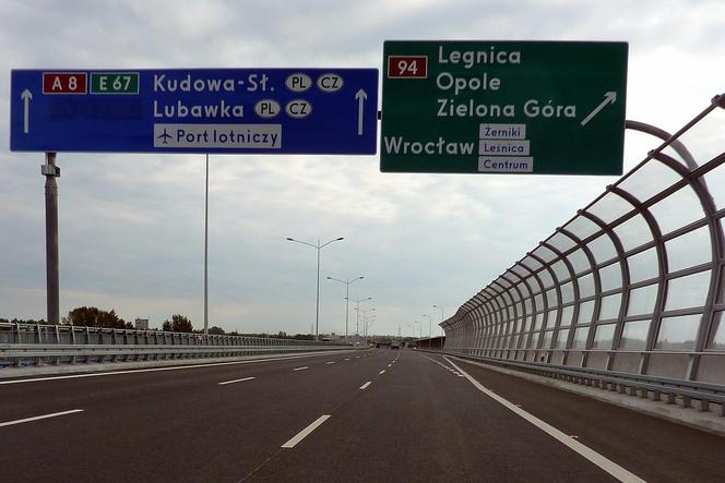 Wolniej na AOW! Ograniczenie prędkości na Autostradowej Obwodnicy Wrocławia już obowiązuje