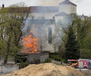 Ktoś podpalił zabytkową drewnianą mającą 208 lat dzwonnicę