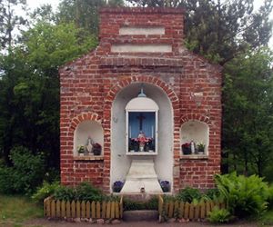 To jedna z najstarszych kapliczek na Warmii. Wyróżnia się architekturą