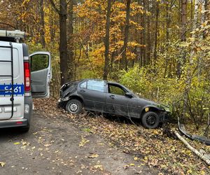 Czwórka młodych ludzi w aucie. 16-latek nie opanował samochodu i wylądował w rowie