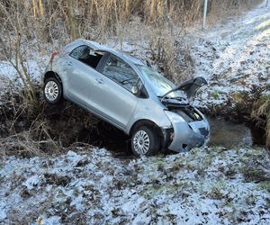 Dwa samochody wypadły z drogi koło Wojnowic niedaleko Leszna