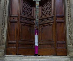 Z OSTATNIEJ CHWILI: Rozpoczęło się konklawe 2025 – kardynałowie złożyli przysięgę w Kaplicy Sykstyńskiej