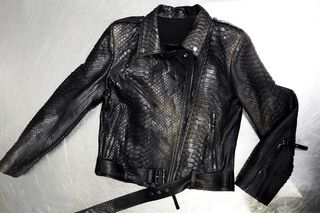 Przedziwne próby przemytu na lotniskach w Warszawie. Ależ to musiało śmierdzieć!