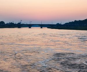 Mieszkańcy Wrocławia z zaniepokojeniem obserwują rzekę Odrę przepływającą pomiędzy osiedlami Kleczków i Różanka