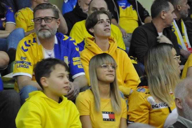 Industria Kielce - Orlen Wisła Płock. Zdjęcia kibiców na trybunach