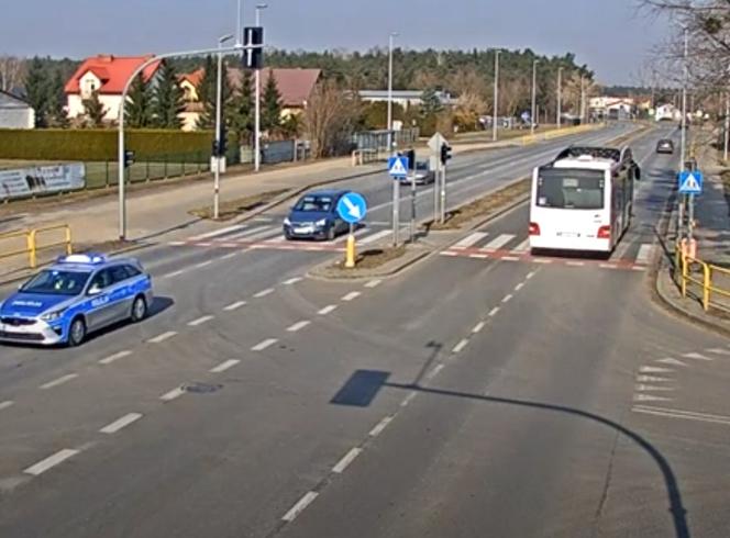 Policyjna eskorta w Toruniu. Kobieta zaczęła rodzić!