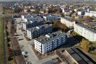 Mieszkanie Plus Toruń - osiedle z prefabrykatów gotowe. Niebawem w blokach zamieszkają pierwsze rodziny