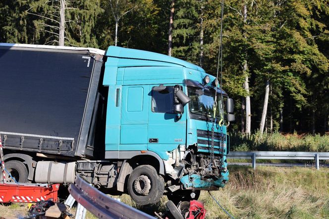 Ciężarówka zmiażdżyła auto nauki jazdy