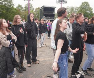Kortowiada 2025. Koncerty na Plaży Kortowskiej przyciągnęły tłumy. Tak wyglądał drugi dzień imprezy!