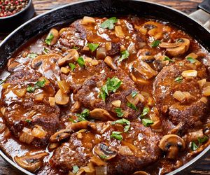 Frykadele wieprzowo-wołowe w sosie pieczarkowym gotowe w 30 minut