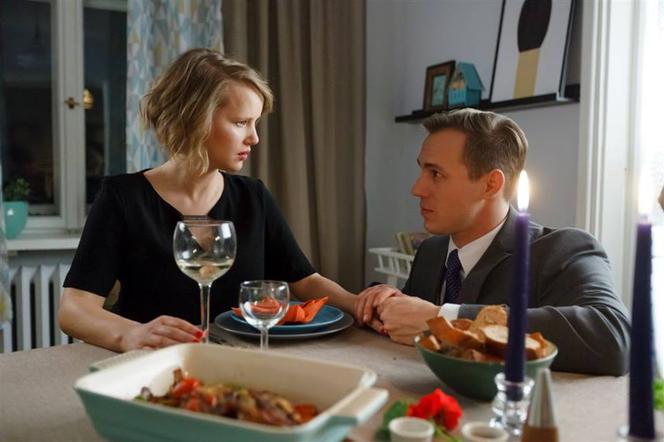 O mnie się nie martw 4 sezon odc. 6 Marcin Kaszuba (Stefan Pawłowski), Iga Małecka (Joanna Kulig)