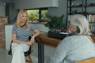 Barwy szczęścia, odcinek 3237. Karolina (Marta Dąbrowska), Amelia (Stanisława Celińska)