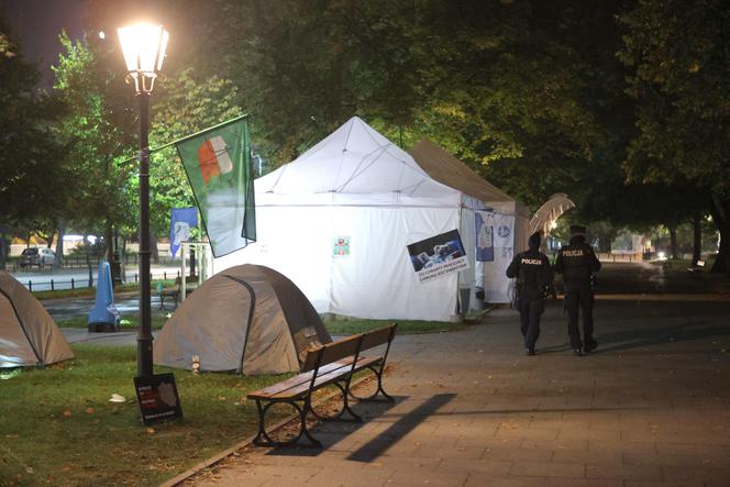 Białe Miasteczko 2.0, protest pracowników ochrony zdrowia