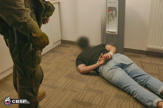 Huk i kłęby dymu! Wielka akcja CBŚP w Warszawie. Doszło do porwania