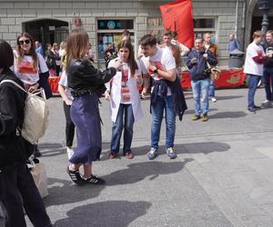 Pochód Juwenaliowy Łódzkich Uczelni. Studenci przejęli Łódź! [ZDJĘCIA]