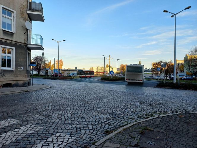 Będzie nowe rondo w Lesznie. W miejscu, gdzie kłopot ma pewnie niejeden kierowca [ZDJĘCIA]