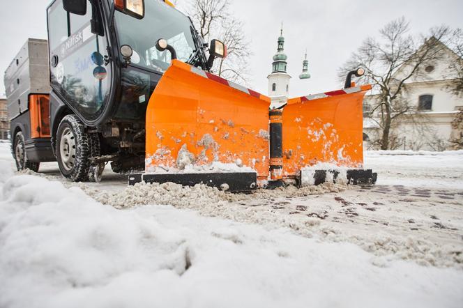 Główne arterie i komunikacja miejska priorytetem. Kraków zmienia strategię w walce ze śniegiem