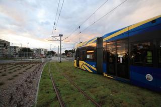 Toruń: Historyczny moment za nami. Pierwszy tramwaj pojechał na JAR. Zdjęcia z przejazdu technicznego