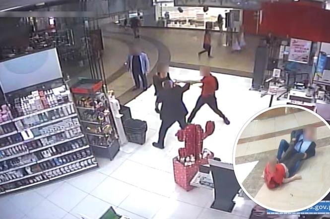 Brutalny atak na ochroniarza w galerii handlowej. Złodziej perfum kopał go w głowę