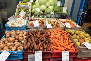 Ceny warzyw i owoców na rynku w Szczecinie. Po ile banany, pomarańcze, marchewki? Sprawdż CENY