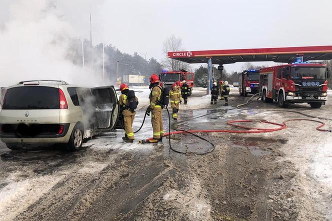 Na stacji benzynowej zapalił się samochód. Cudem nie doszło do eksplozji.