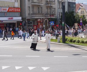 Boże Ciało 2025. Tysiące osób uczestniczyło w olsztyńskich procesjach