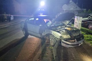 13-latek wsiadł za kierownicę auta. Nocną przejażdżkę zakończył na słupie