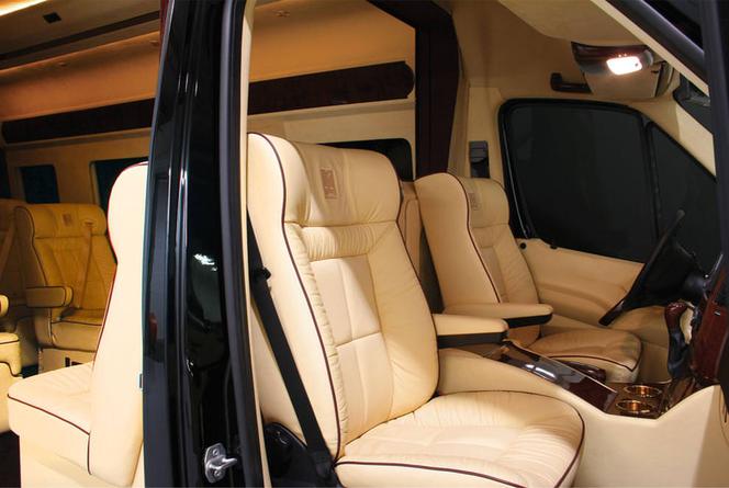 Mercedes Sprinter zmieniony w luksusowy salon