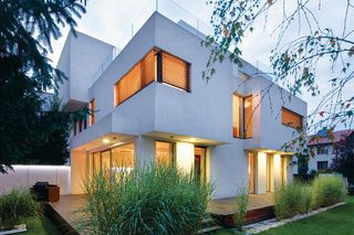 Bryła i wnętrza nietypowego bliźniaka