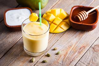 Mango lassi: przepis na zdrowy napój z mango
