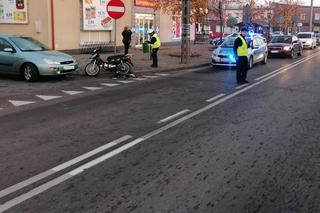 Poważny wypadek w Piotrkowie Kujawskim. Motorowerzysta potrącony przez kierowcę