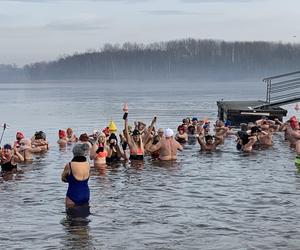 Sylwestrowe morsowanie na Pogorii w Dąbrowie Górniczej