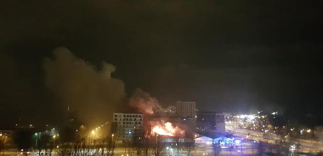 Gigantyczny pożar Lidla na Bielanach