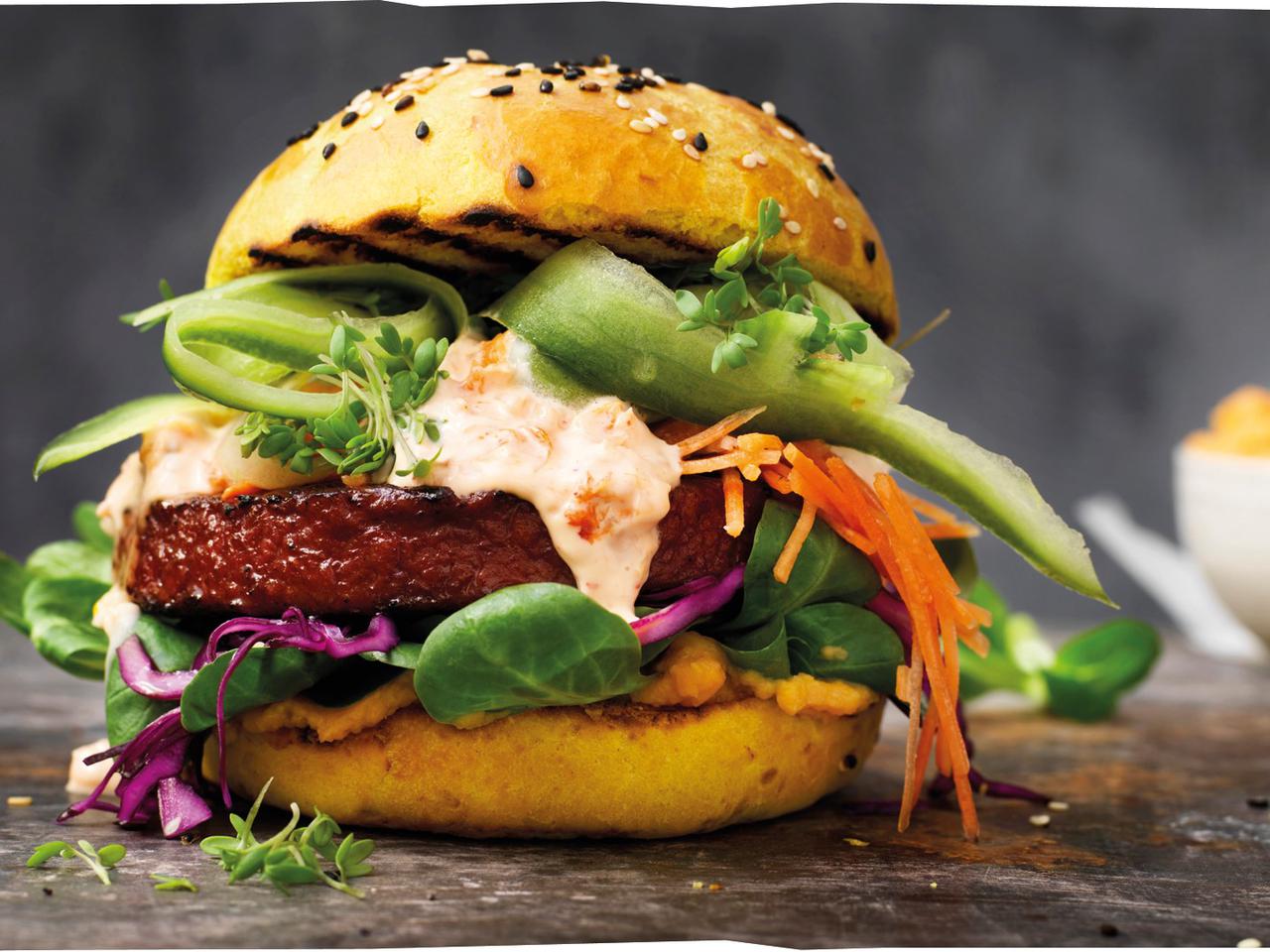 Roślinne zamienniki mięsa nie tylko dla wegan: nowe produkty dla nowych zwyczajów żywieniowych