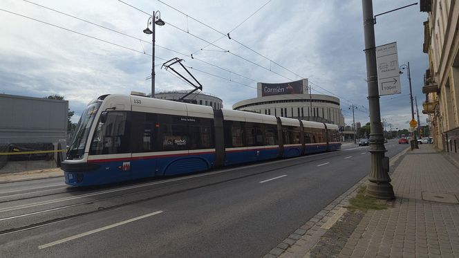Szklana fasada Opery Nova nabiera kształtów. Rozbudowa wkracza w decydującą fazę!