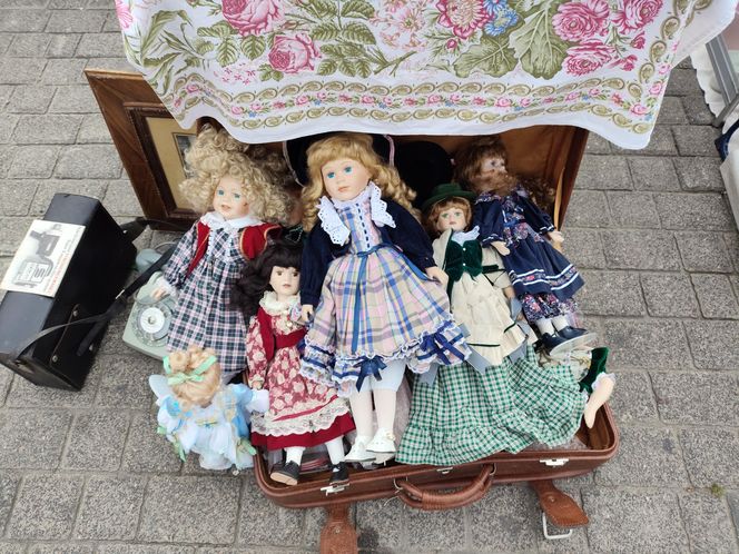 Wyjątkowe antyki ponownie zagościły na Placu Zamkowym w Lublinie. Tak wygląda wrześniowa Lubelska  Giełda Staroci [GALERIA]