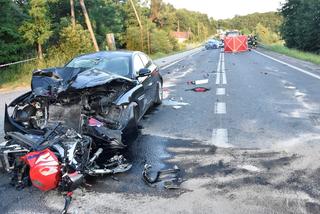 Tragiczny wypadek w Skołyszynie. Czołowe zderzenie motocyklisty z osobówką [ZDJĘCIA]