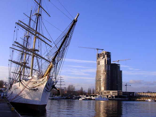 Dar Pomorza i Sea Towers w Gdyni