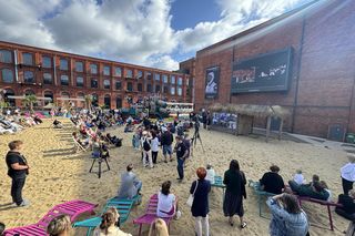 Łódź. Sławosz Uznański-Wiśniewski poleciał w kosmos. Mieszkańcy jego rodzinnego miasta śledzili wszystko na telebimie [ZDJĘCIA].