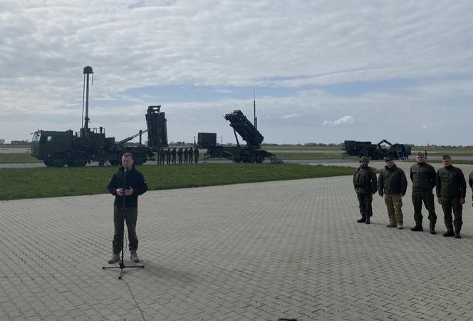 Żołnierze ćwiczyli obronę przed uderzeniem rakietowym. Niespodziewany gość na lotnisku w Radomiu