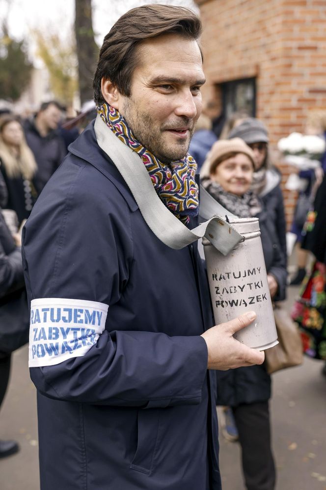 Michał Lesień kiedyś i dziś. Tak zmienił się serialowy Jacek Przypadek z "Lokatorów"