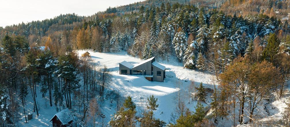 To nie Skandynawia, a dom, który został ukryty głęboko w polskich górach