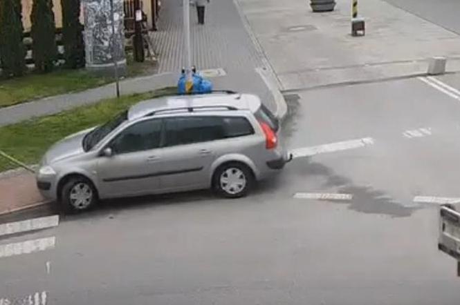 Kolejny dzban drogowy! Potrącił po pijaku znak i odjechał [WIDEO]