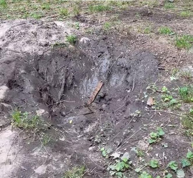 Urządzili sobie tor przeszkód w zabytkowym parku