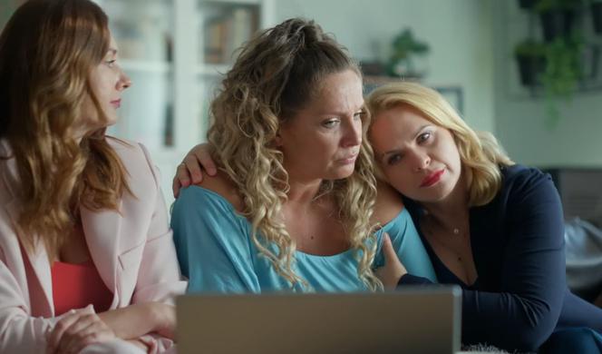 Przyjaciółki 18 sezon odc. 213. Patrycja (Joanna Liszowska), Anka (Magdalena Stużyńska), Zuza (Anita Sokołowska)