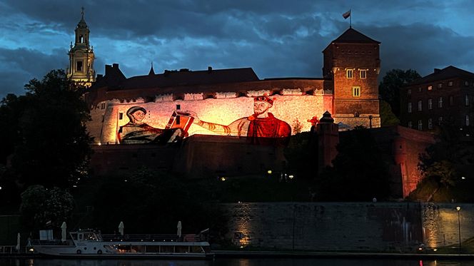 Turystyczny hit w Krakowie? Multimedialny spektakl obejrzysz na murach Wawelu