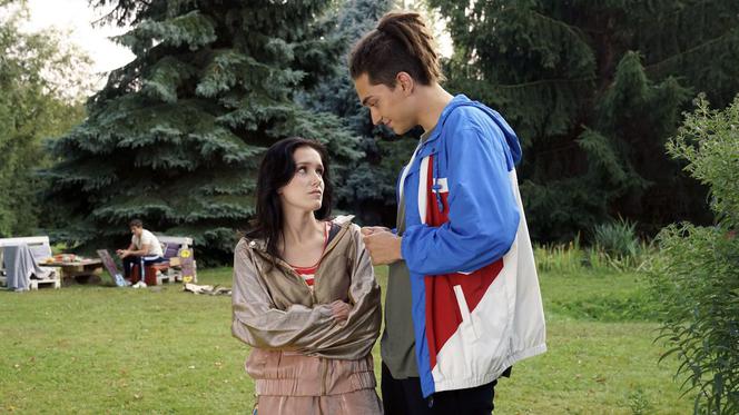 Barwy szczęścia odc. 1993. Magda (Natalia Sierzputowska), Antek (Aleksander Dubrowski)